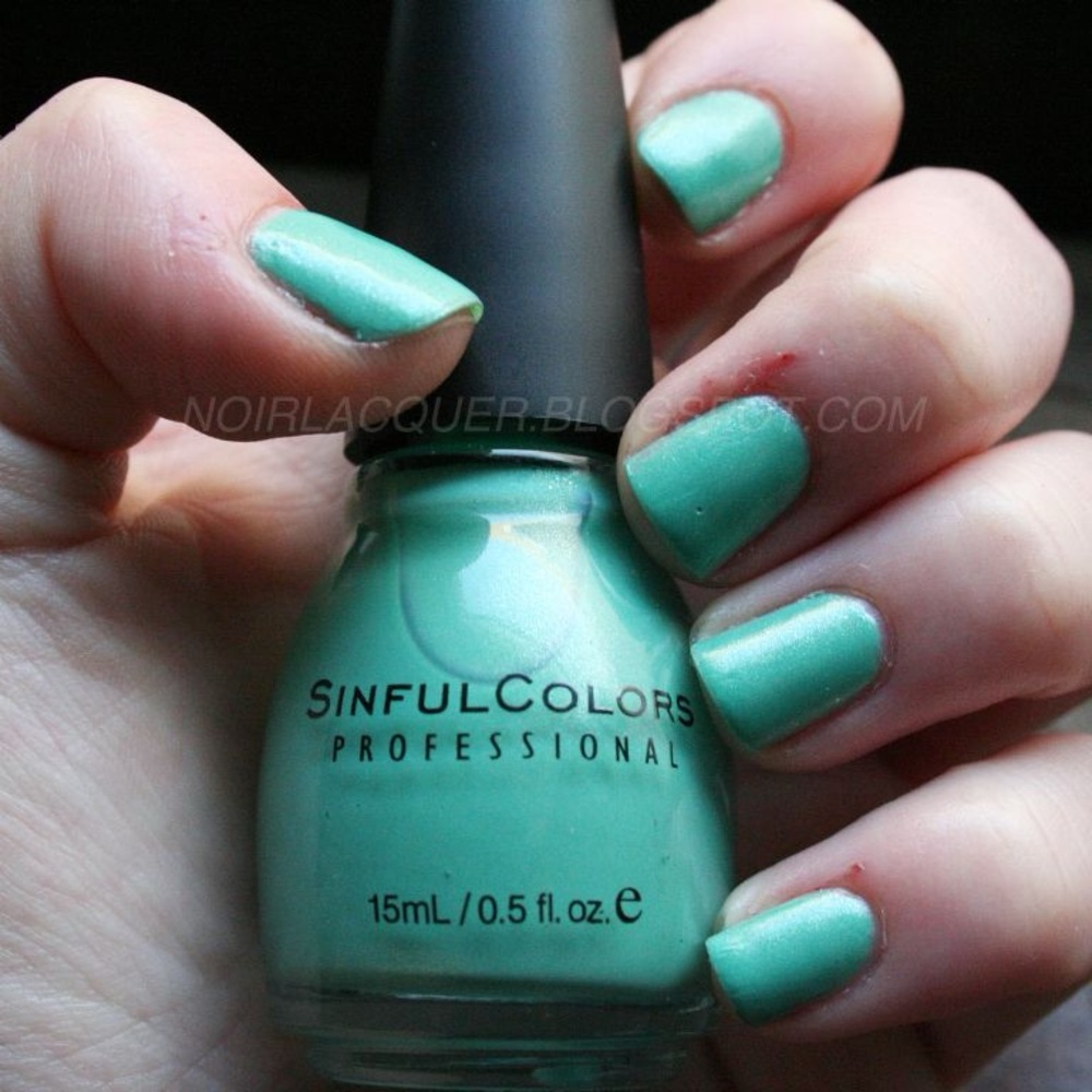 5/$25💜 SinfulColors Professional Polish in Mint2BCool